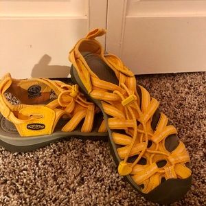 Women’s a Keen hiking/water sandals 7.5 yellow